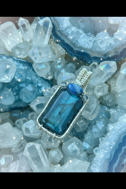 Labradorite and kyanite pendant